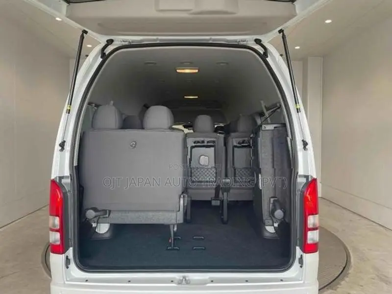 Toyota Hiace COMMUTER SUPER L GL 2026