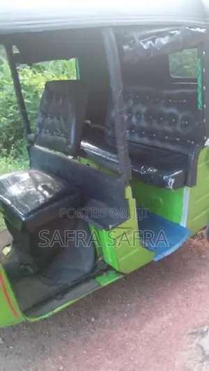 Bajaj RE 2005