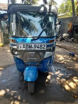 Bajaj RE 2016