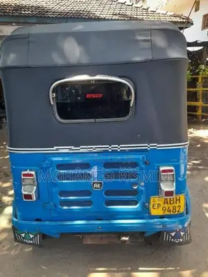 Bajaj RE 2016