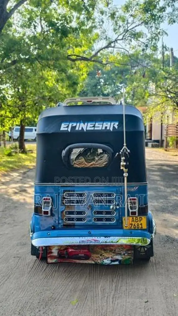 Bajaj RE 2017