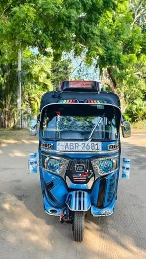Bajaj RE 2017