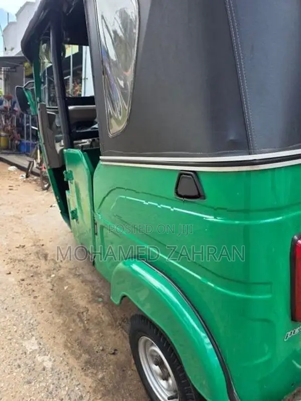 Bajaj RE 4 Stoke 2025