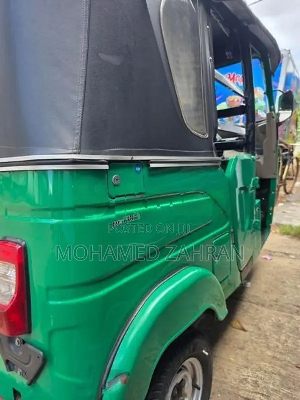 Bajaj RE 4 Stoke 2025
