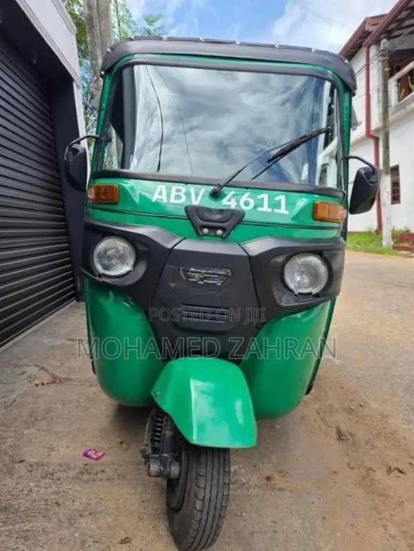 Bajaj RE 4 Stoke 2025