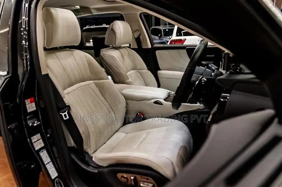 Lexus LS500h Executive Lounge 2023
