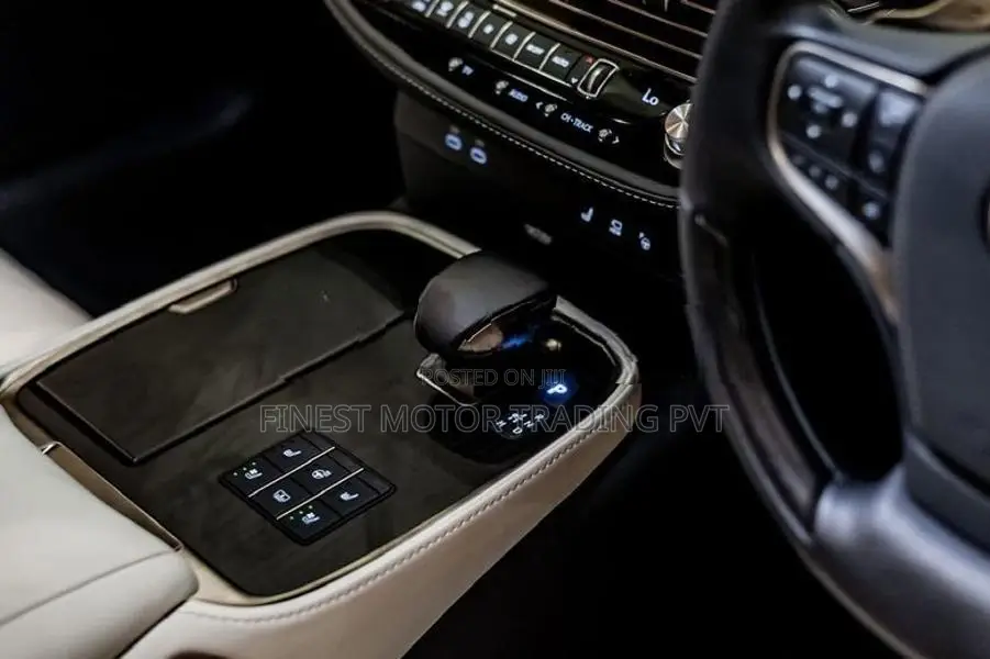 Lexus LS500h Executive Lounge 2023