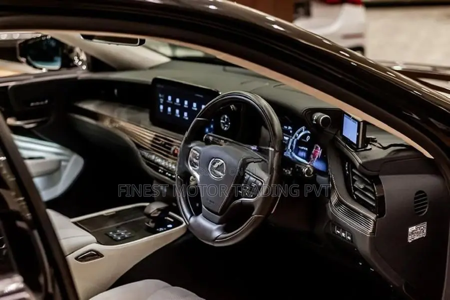 Lexus LS500h Executive Lounge 2023