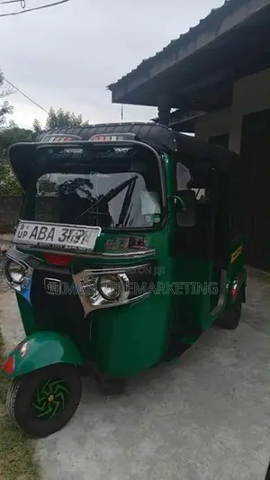 Bajaj RE 2015
