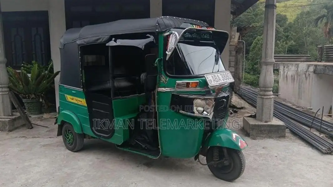 Bajaj RE 2015
