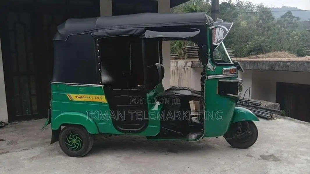 Bajaj RE 2015