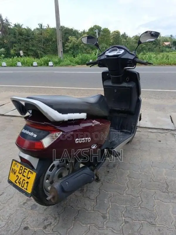 Mahindra Gusto 2017