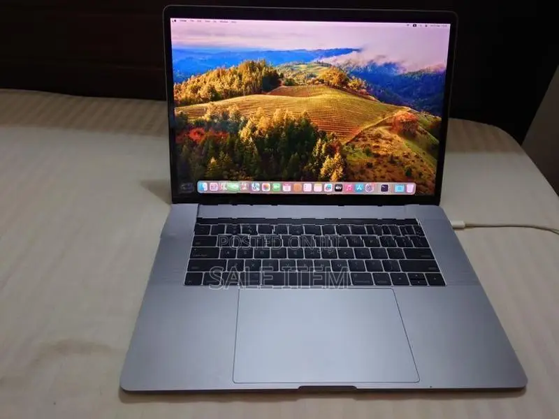 MacBook Pro 2017 Intel i7-16GB-256GB