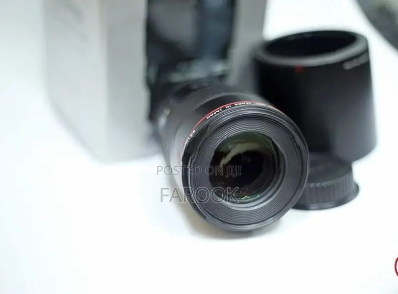 Canon EF 100MM F/2.8 L IS USM Lens