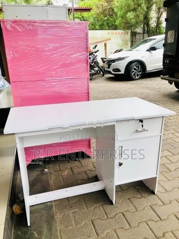 New 4*2 Ft White Melamine Office Table