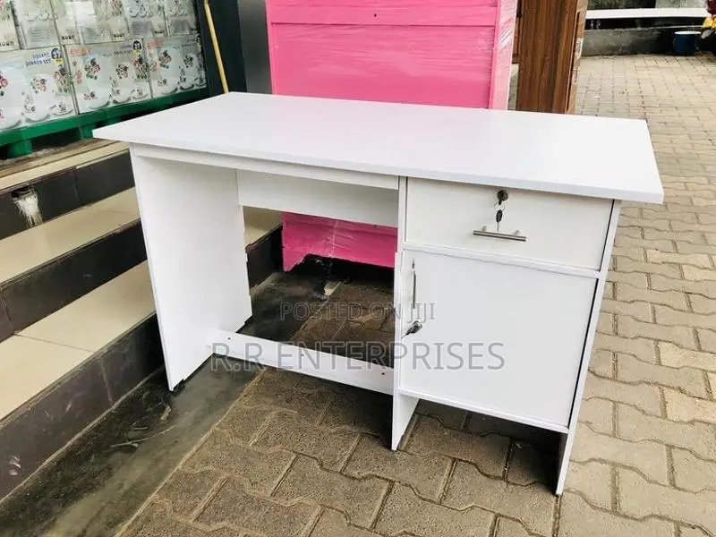 New 4*2 Ft White Melamine Office Table