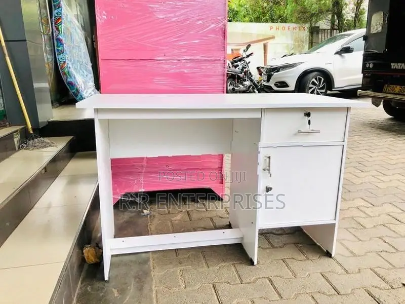 New 4*2 Ft White Melamine Office Table