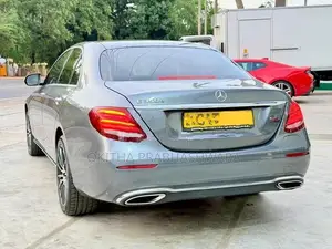 Mercedes Benz E350 SE PREMIUM 2017