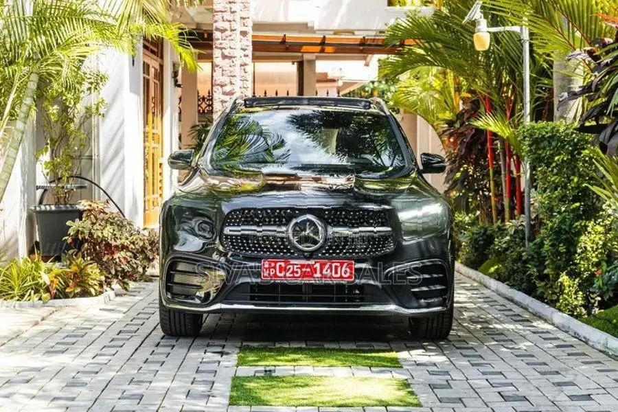 Mercedes Benz GLB 200 AMG Premium + UK 2025