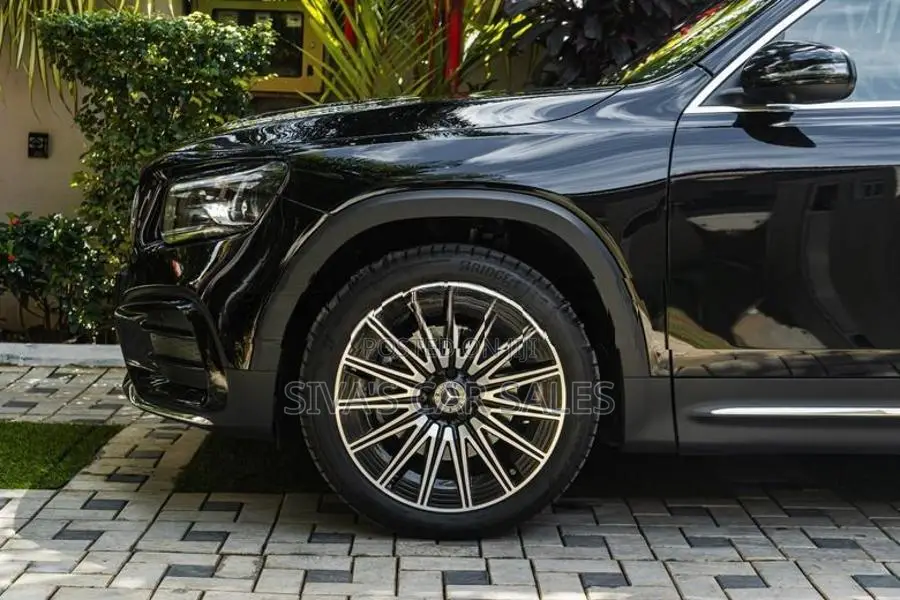Mercedes Benz GLB 200 AMG Premium + UK 2025