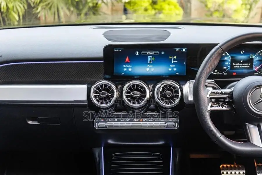 Mercedes Benz GLB 200 AMG Premium + UK 2025