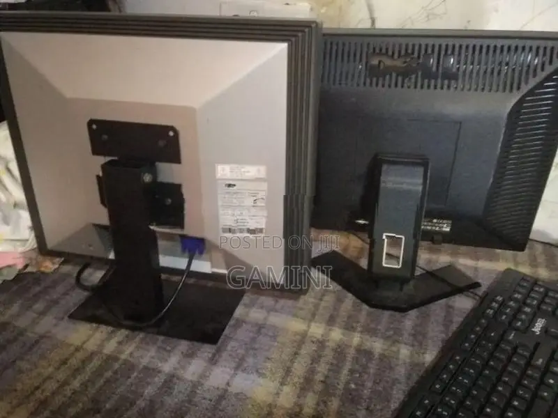 17" DELL / 19" Samsung Monitor