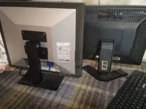 17" DELL / 19" Samsung Monitor