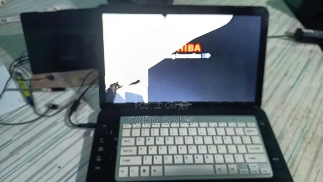 Toshiba Satellite C855-2F3 Laptop