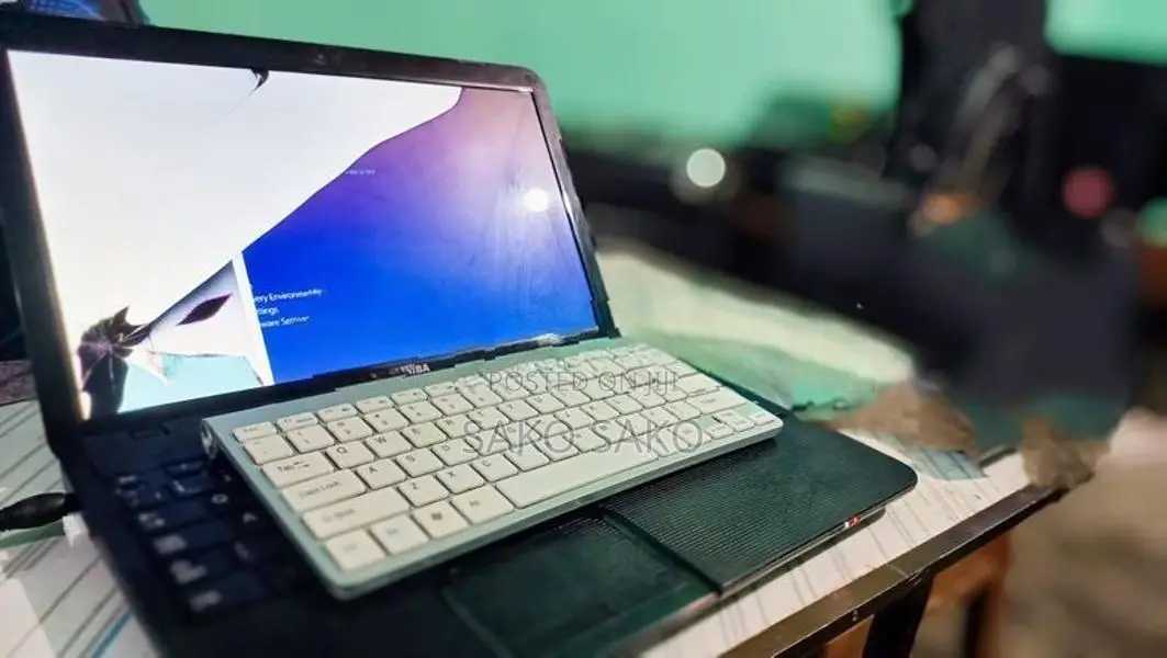 Toshiba Satellite C855-2F3 Laptop