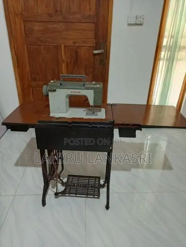 Sewing Machine (මහන මැශින්)