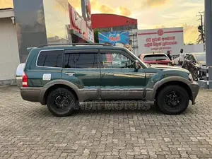 Mitsubishi Montero 2004
