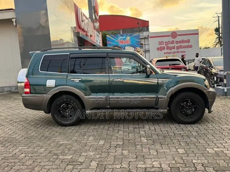 Mitsubishi Montero 2004