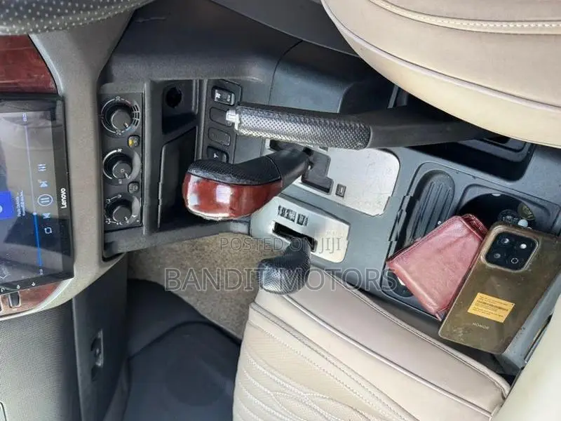 Mitsubishi Montero 2004