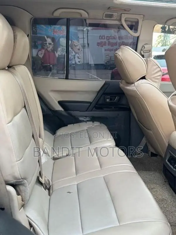 Mitsubishi Montero 2004