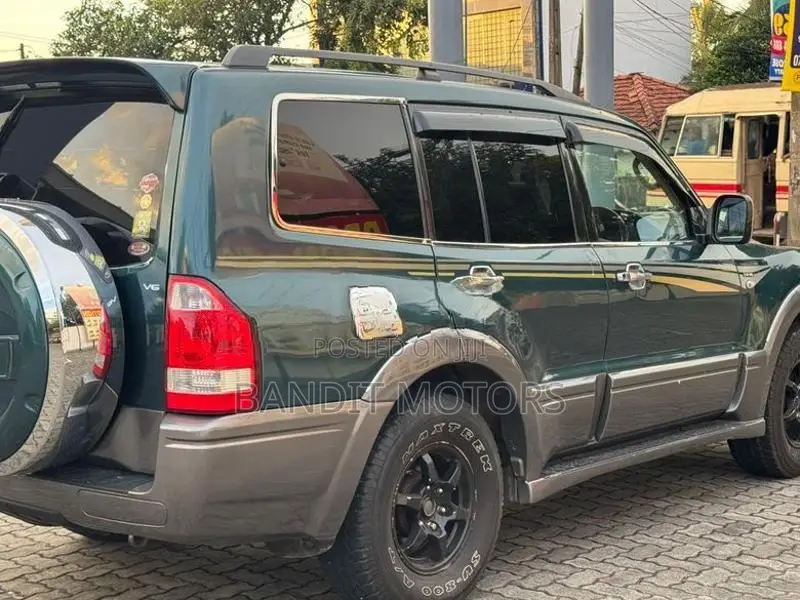 Mitsubishi Montero 2004