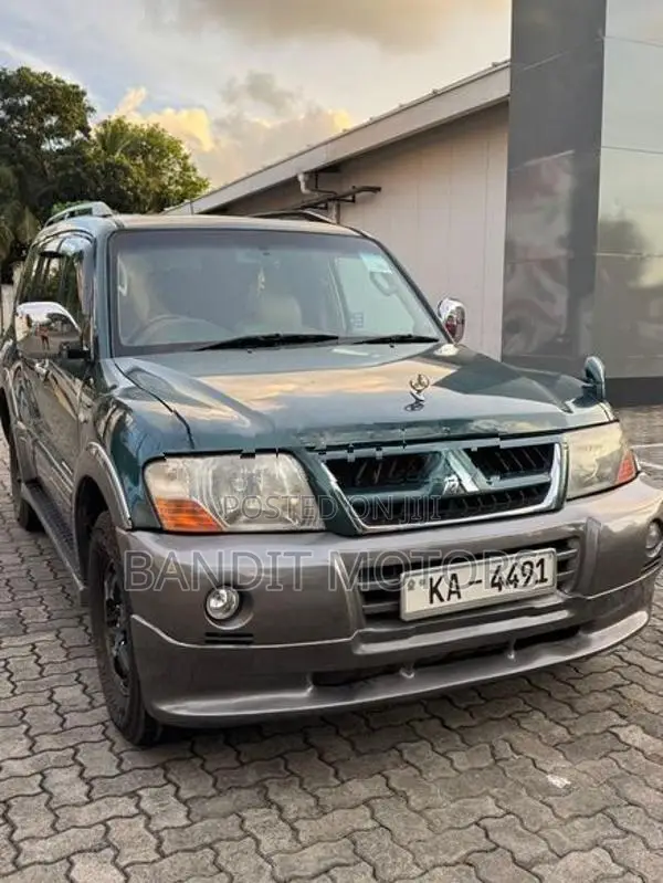 Mitsubishi Montero 2004