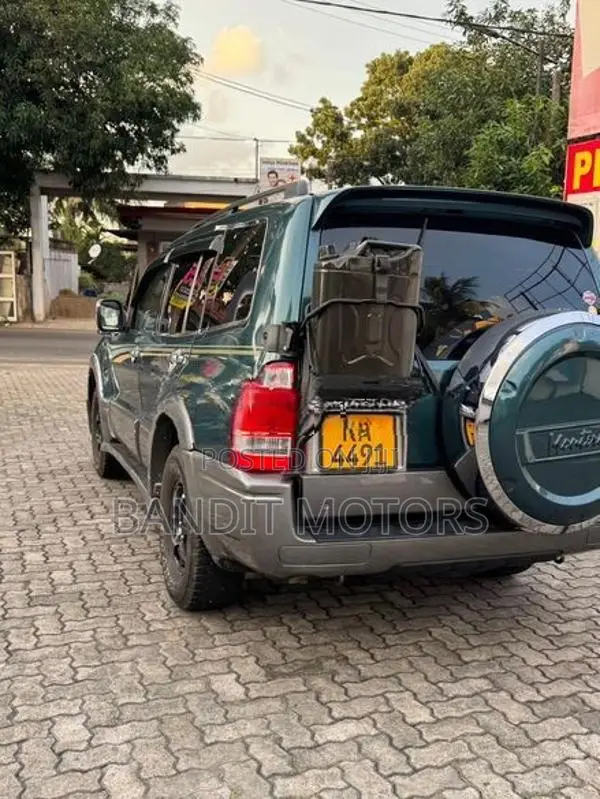 Mitsubishi Montero 2004