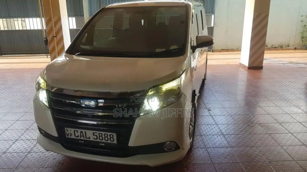Toyota Noah 2015