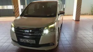 Toyota Noah 2015