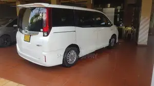 Toyota Noah 2015