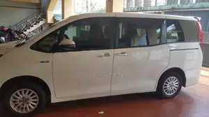 Toyota Noah 2015