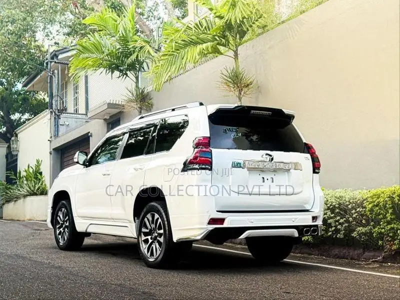 Toyota Land Cruiser Prado 2023