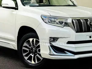 Toyota Land Cruiser Prado 2023