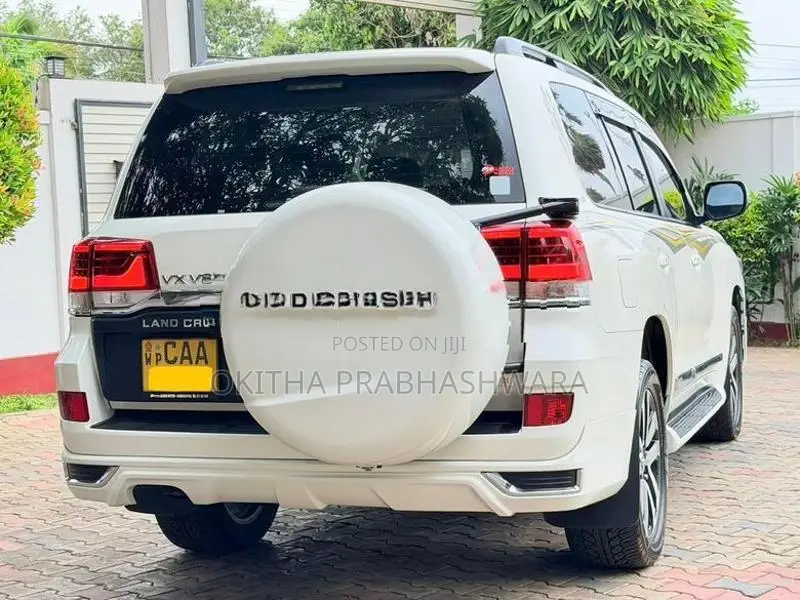 Toyota Land Cruiser V8 PALATHSABHA MODEL 2013