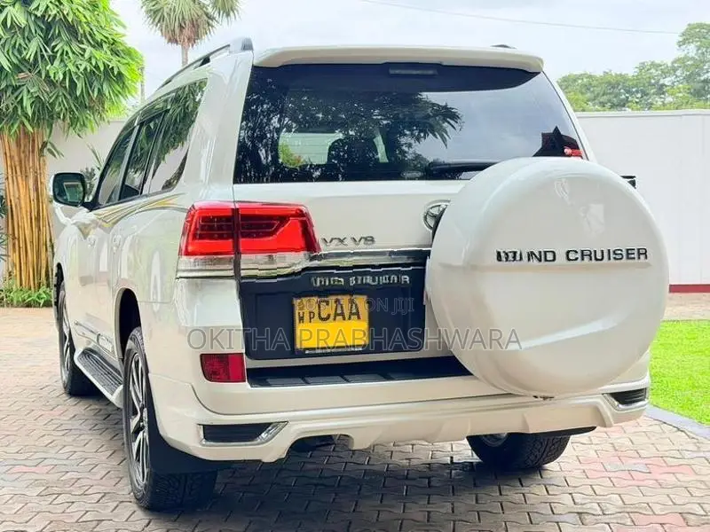 Toyota Land Cruiser V8 PALATHSABHA MODEL 2013