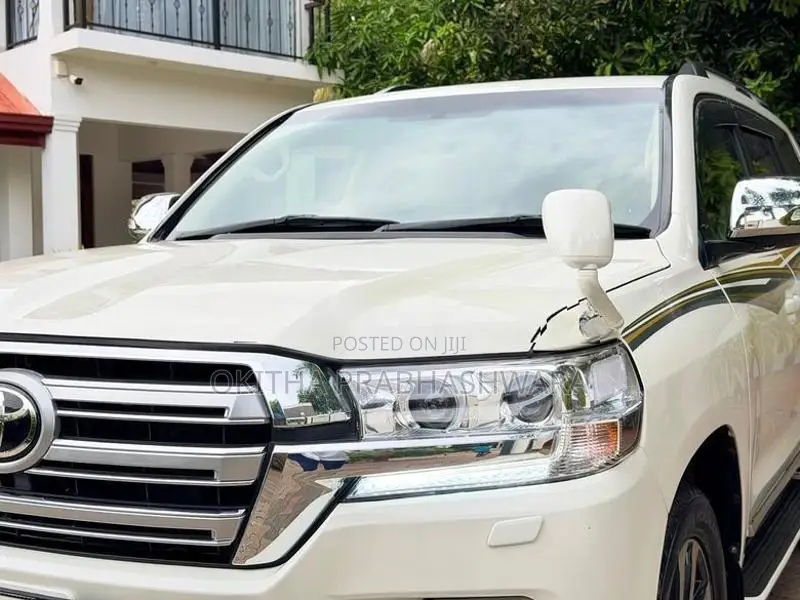 Toyota Land Cruiser V8 PALATHSABHA MODEL 2013