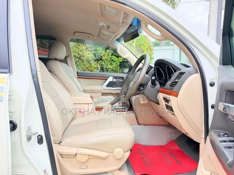 Toyota Land Cruiser V8 PALATHSABHA MODEL 2013
