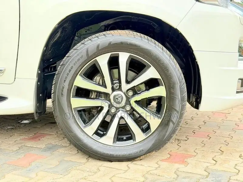 Toyota Land Cruiser V8 PALATHSABHA MODEL 2013
