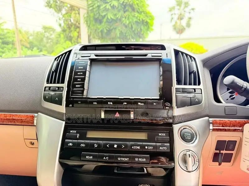 Toyota Land Cruiser V8 PALATHSABHA MODEL 2013