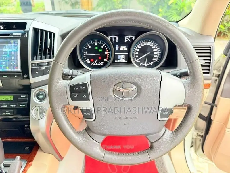 Toyota Land Cruiser V8 PALATHSABHA MODEL 2013